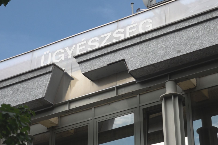 ÚJABB LOPÁSOK A TÖBBSZÖRÖS VISSZAESŐ ROVÁSÁN