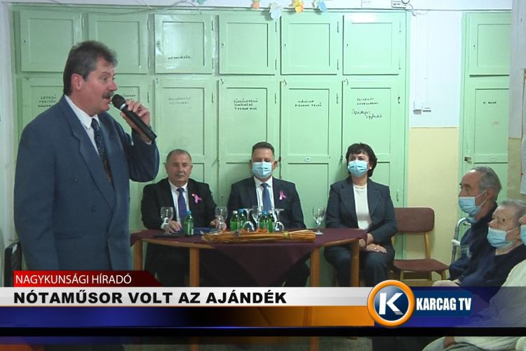 NÓTAMŰSOR VOLT AZ AJÁNDÉK