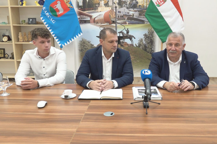 HAT NEMZETKÖZI ÜZLET ÉRKEZHET KARCAGRA