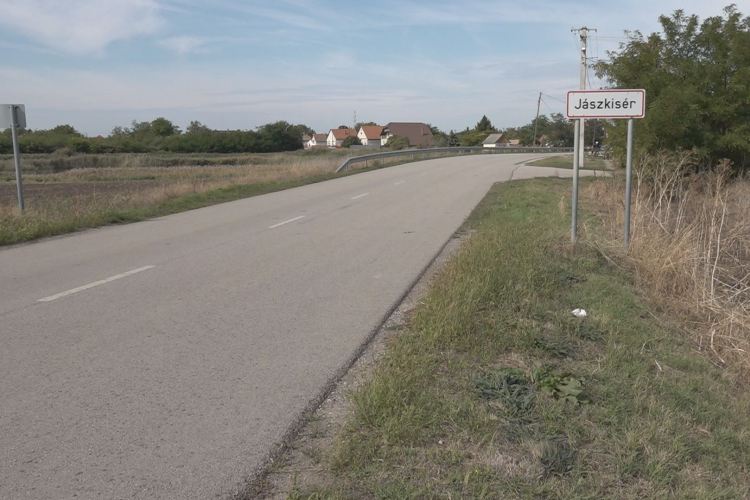 ÖNHATALMÚLAG LEZÁRT EGY DŰLŐUTAT