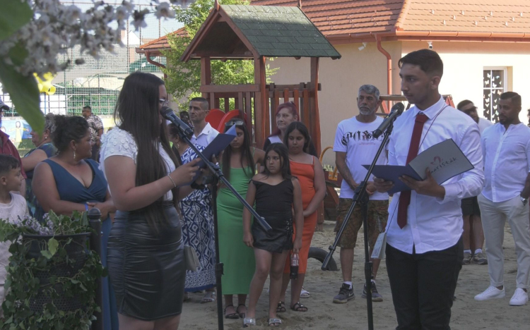 ELBALLAGTAK A „MARISTÁSOK”