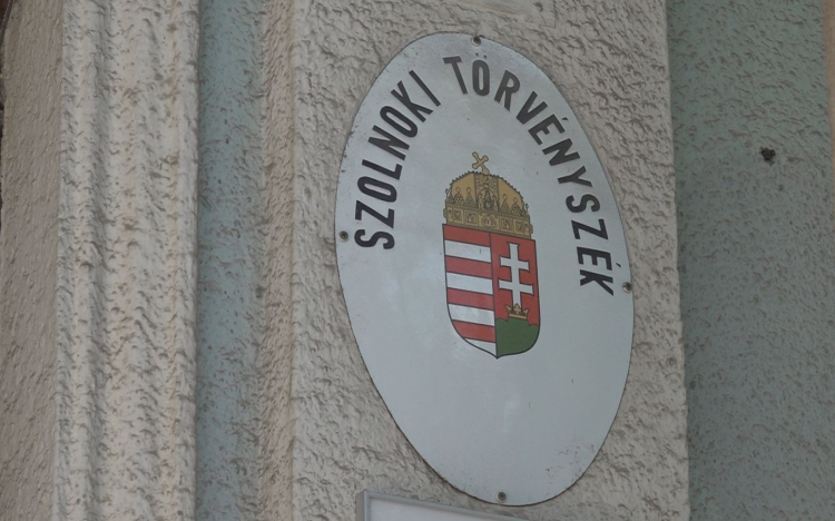 ELITÉLTÉK A KANNABISZ FARMEREKET