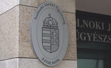 VÁDAT EMELT AZ ÜGYÉSZSÉG A KÜLÖNÖS VISSZAESŐVEL SZEMBEN