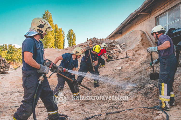  Faforgács égett egy törökszentmiklósi üzemben