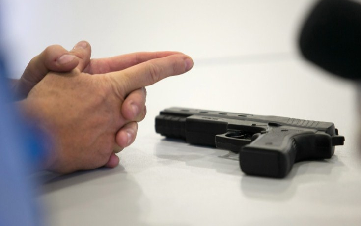 Hét év fegyház játék pisztollyal való fenyegetésért