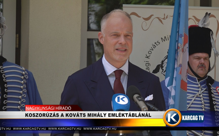 KOSZORÚZÁS A KOVÁTS MIHÁLY EMLÉKTÁBLÁNÁL