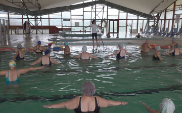 ÚJRA VÍZI TORNA AZ AKÁCLIGET GYÓGY-ÉS STRANDFÜRDŐBEN