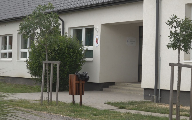BETÖRTEK AZ ISKOLÁBA TISZAPÜSPÖKIBEN