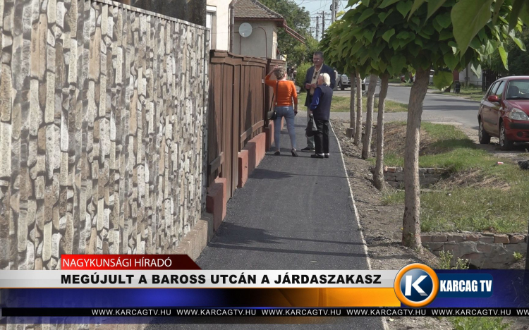 MEGÚJULT A BAROSS UTCÁN A JÁRDASZAKASZ