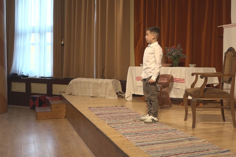 NÉPMESEMONDÓ VERSENY