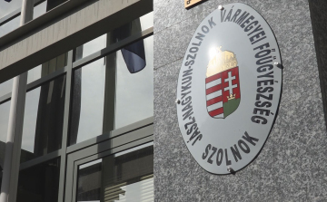 SZOMSZÉDJÁT ZAKLATTA