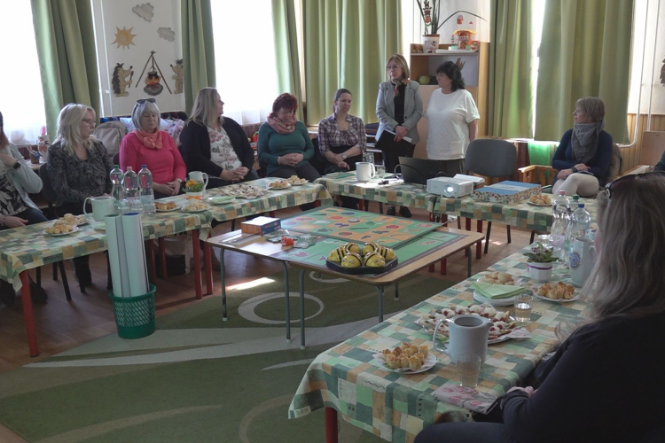 „JÁTSSZ ÉS FEJLESSZ ZÜMIVEL”