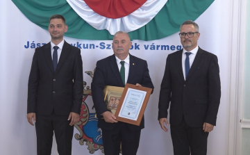 ÜNNEPI MEGEMLÉKEZÉS A MEGYEHÁZÁN