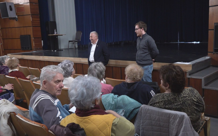 AKTÍV NYUGDÍJASÉLET KARCAGON