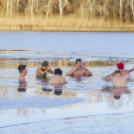 Rekordszámú fürdőző vett részt az idei Tisza-tavi Jeges Fürdésen!