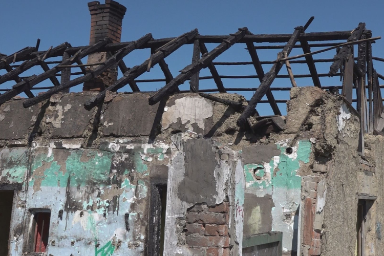 LEÉGETT A KARCAGI CSALÁD HÁZA-SEGÍTSÉGET KÉRNEK