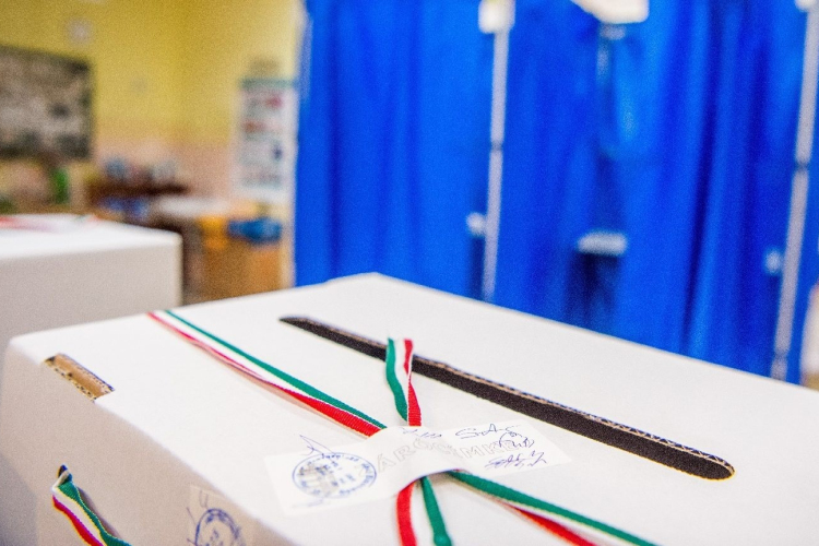 Hétfőig kell megválasztani a szavazatszámláló bizottságok tagjait