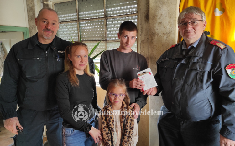 Érzékelőt kapott a szén-monoxid-mérgezést szenvedett család