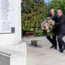 Koszorúzás a Hősök Napja alkalmából
