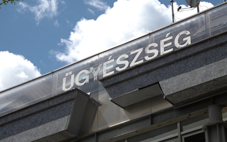 Gázriasztó fegyverrel támadt haragosaira-letartóztatásba került