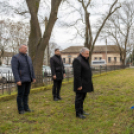 Koszorúzás Mándoky Kongúr István szobránál