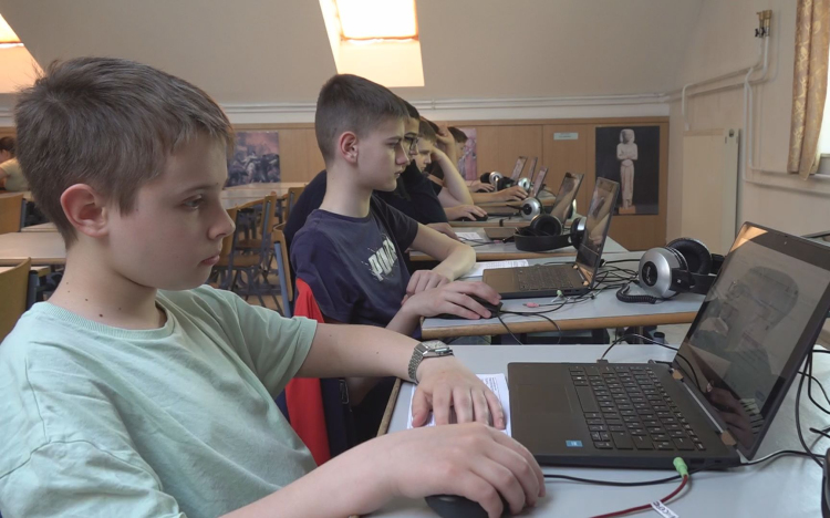 SPORT ÉS TUDOMÁNY AZ ISKOLAPADBAN