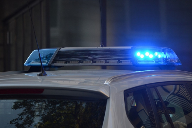 Húsz bevándorlót találtak egy kamionban hétfőn Csanádpalotánál