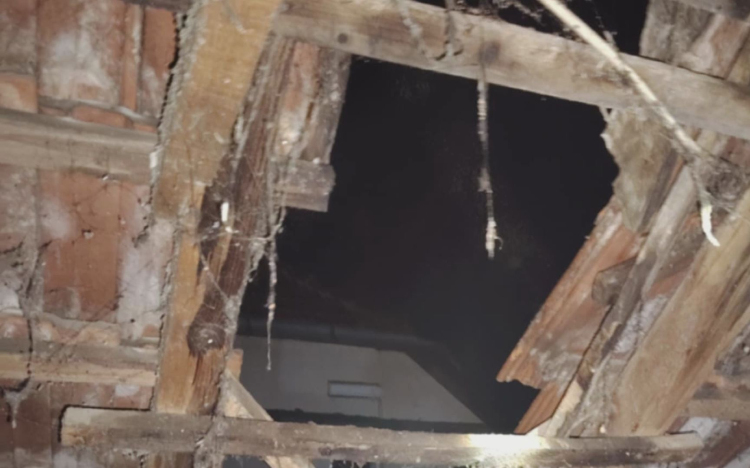 HATALMAS ROBAJJAL DŐLT LE A KÉMÉNY