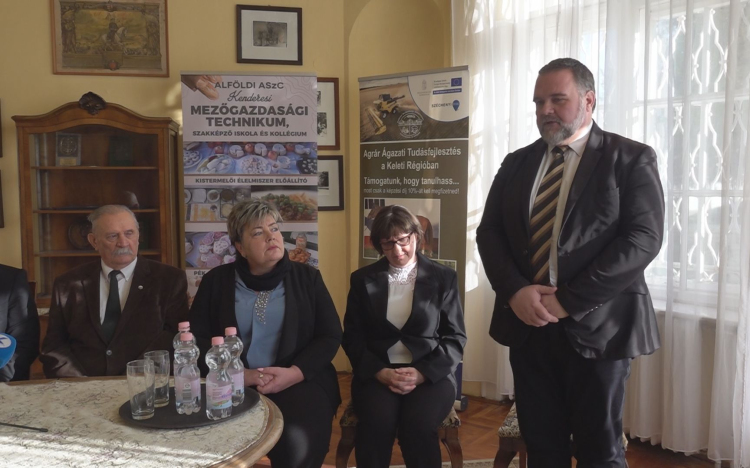 ÖNTÖZÉSI-ÉS VÍZGAZDÁLKODÁSFEJLESZTÉSI PROJEKT A KENDERESI MEZŐGAZDASÁGI TECHNIKUMBAN