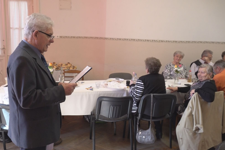 ÖRÖMTELI PILLANATOK- TAGGYŰLÉST TARTOTT A NAPSUGÁR NYUGDÍJAS KLUB