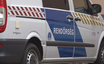 LOPOTT KOCSIVAL INDULT FÜRDŐZNI