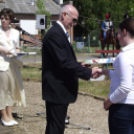 Koszorúk az emlékhelyen