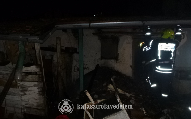 GÁZPALACKOK ROBBANTAK FEL A TŰZBEN