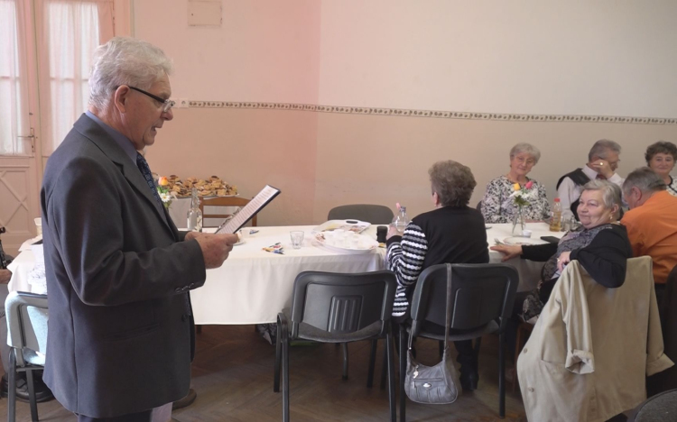 ÖRÖMTELI PILLANATOK- TAGGYŰLÉST TARTOTT A NAPSUGÁR NYUGDÍJAS KLUB