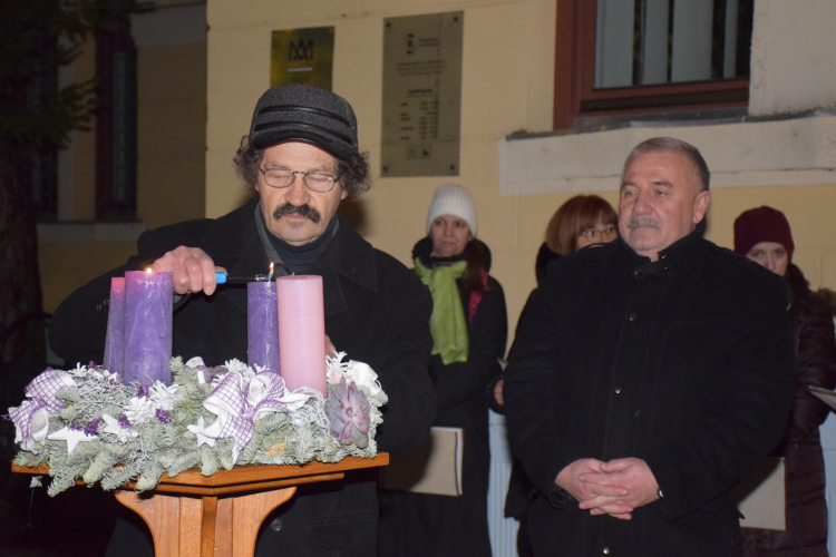 Meggyújtották a negyedik Adventi gyertyát