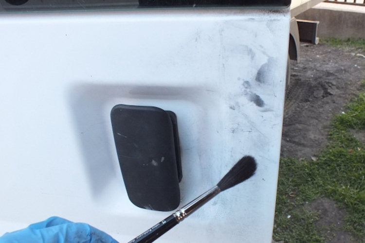 Bilincs kattant a feltételezett elkövetők csuklóján 