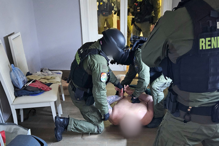 Hét településen egyszerre csaptak le a kristállyal kereskedőkre