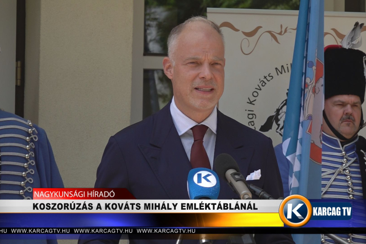 KOSZORÚZÁS A KOVÁTS MIHÁLY EMLÉKTÁBLÁNÁL