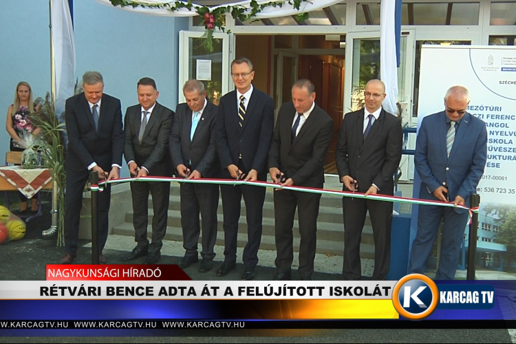 RÉTVÁRI BENCE ADTA ÁT A FELÚJÍTOTT ISKOLÁT