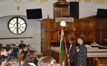 ARANY ÉS PETŐFI BARÁTSÁGA A NAGYTEMPLOMBAN