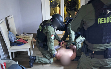 Hét településen egyszerre csaptak le a kristállyal kereskedőkre