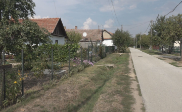 SEGÍTSÉGET KÉRT, MAJD RÁTÁMADT A KIÉRKEZŐ MENTŐSÖKRE