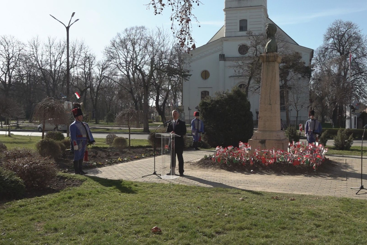 ÜNNEPI MEGEMLÉKEZÉS KARCAGON