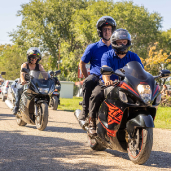 Motoros felvonulás