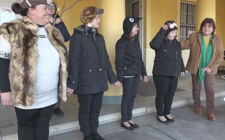 MESEELŐADÁSSAL KÖSZÖNTÖTTÉK A KISCSOPORTOSOKAT