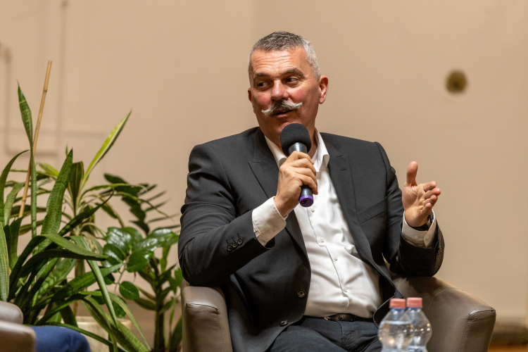 Ferencz Orsolya űrkutató, űrkutatásért felelős miniszteri biztos lakossági fóruma