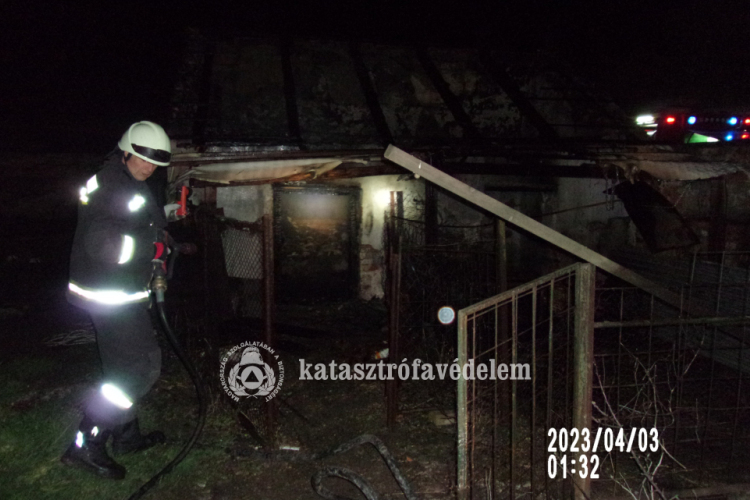  Kigyulladt egy melléképület Kunszentmártonban