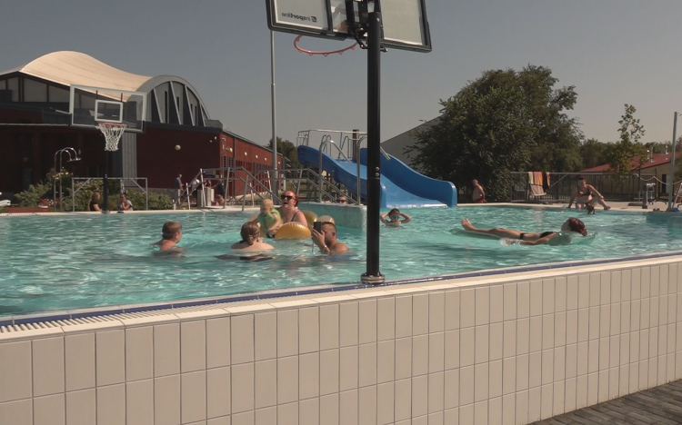 NŐTT A VENDÉGFORGALOM AZ AKÁCLIGET GYÓGY-ÉS STRANDFÜRDŐBEN