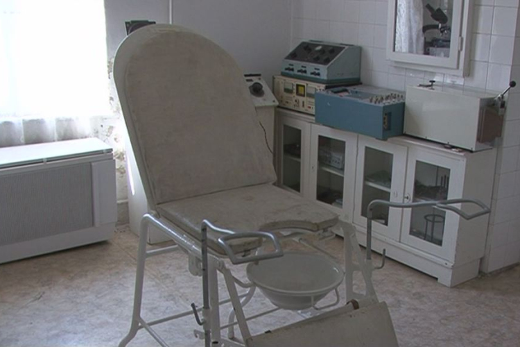 RÉGI GYÓGYSZERTÁRI ÉS KÓRHÁZI EMLÉKEK  