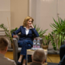 Ferencz Orsolya űrkutató, űrkutatásért felelős miniszteri biztos lakossági fóruma